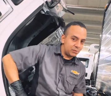 Mecánicos Expertos en Buses, Camiones y Motores Diesel